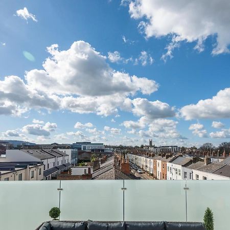 The Burton Penthouse By Fortuna Property Cheltenham Bagian luar foto