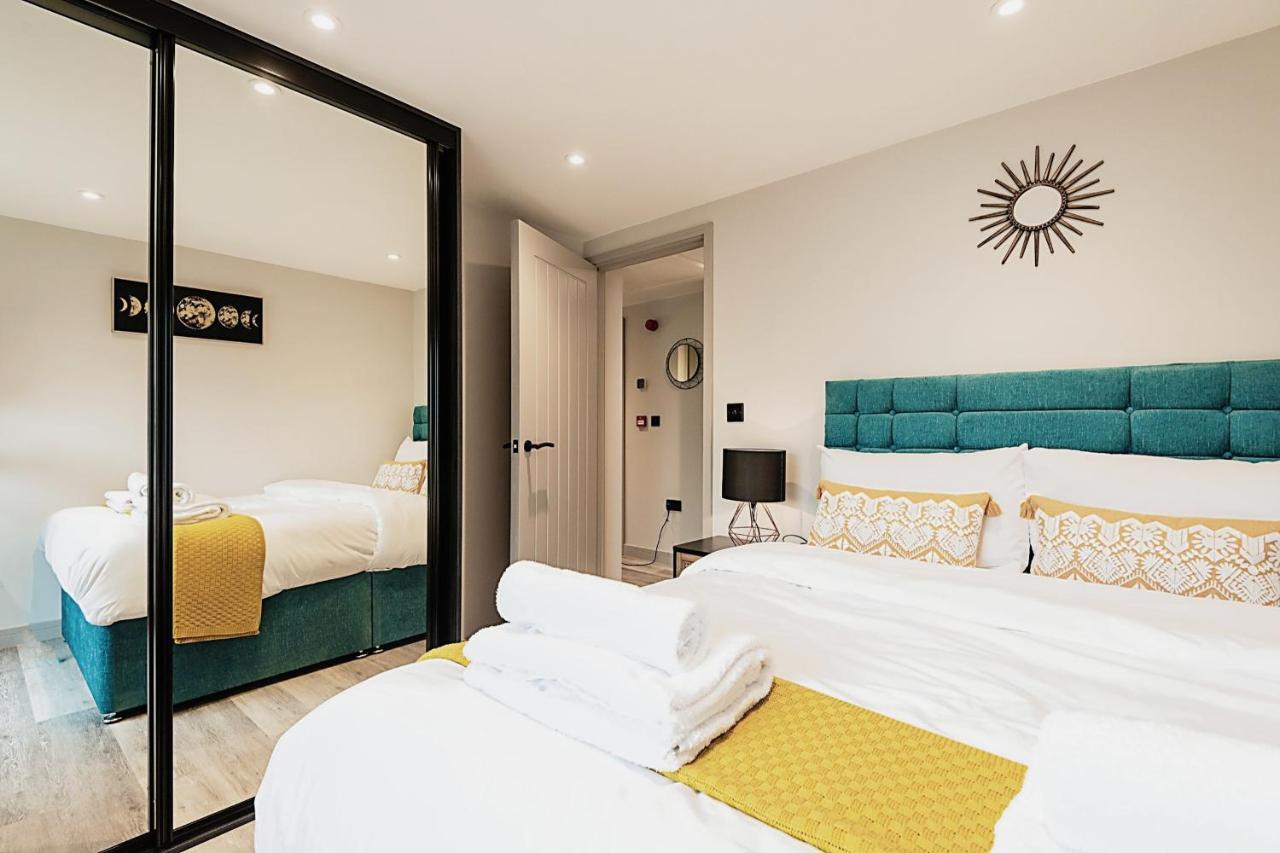 The Burton Penthouse By Fortuna Property Cheltenham Bagian luar foto