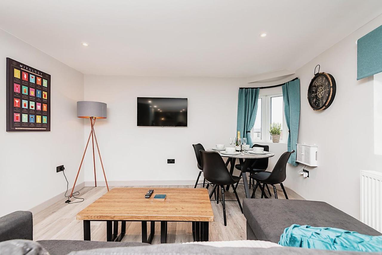 The Burton Penthouse By Fortuna Property Cheltenham Bagian luar foto