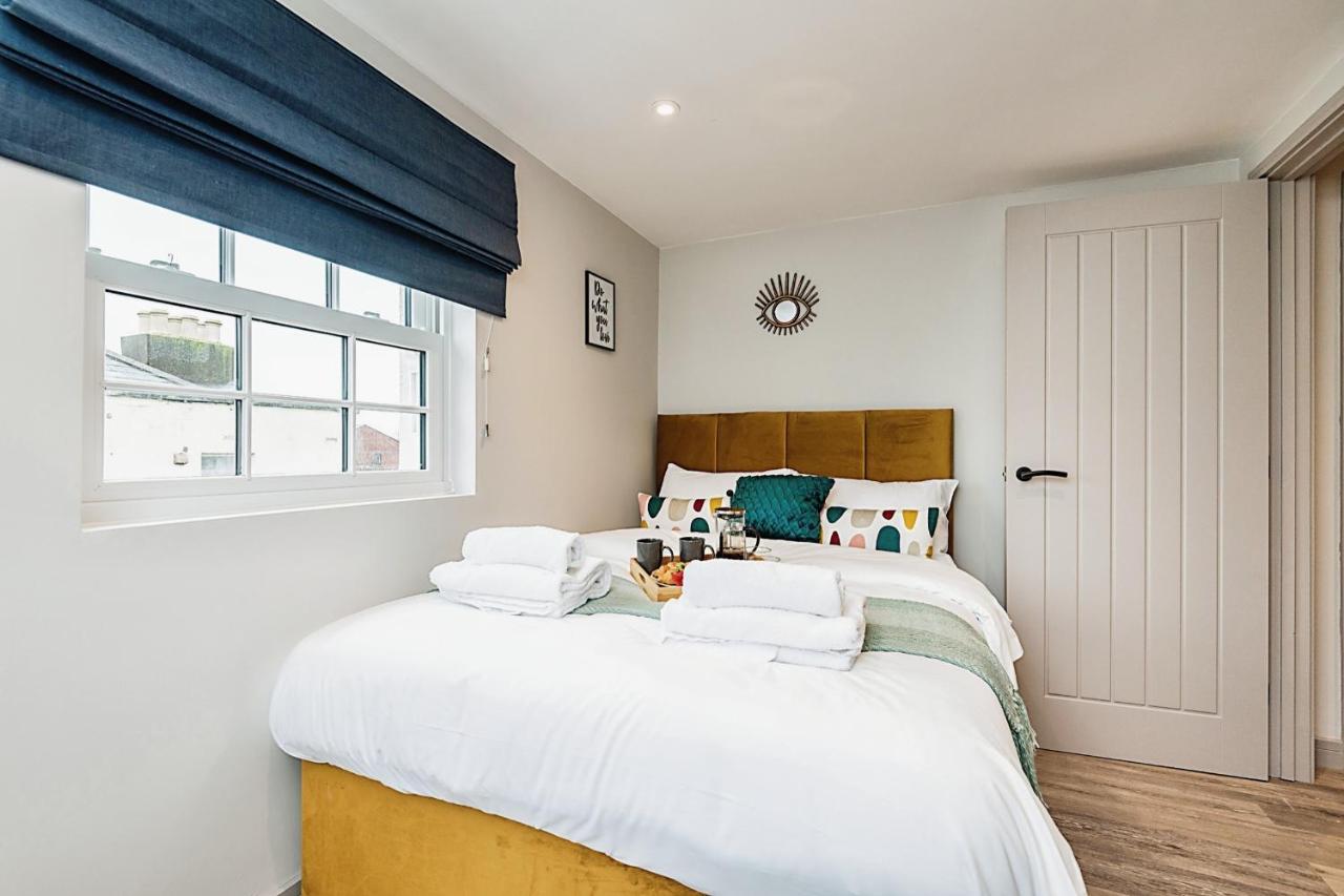 The Burton Penthouse By Fortuna Property Cheltenham Bagian luar foto