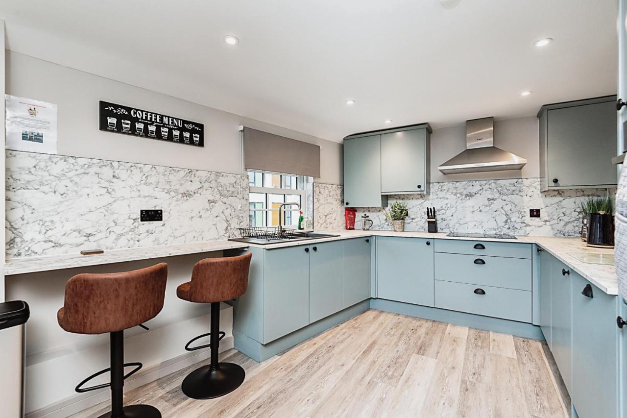 The Burton Penthouse By Fortuna Property Cheltenham Bagian luar foto