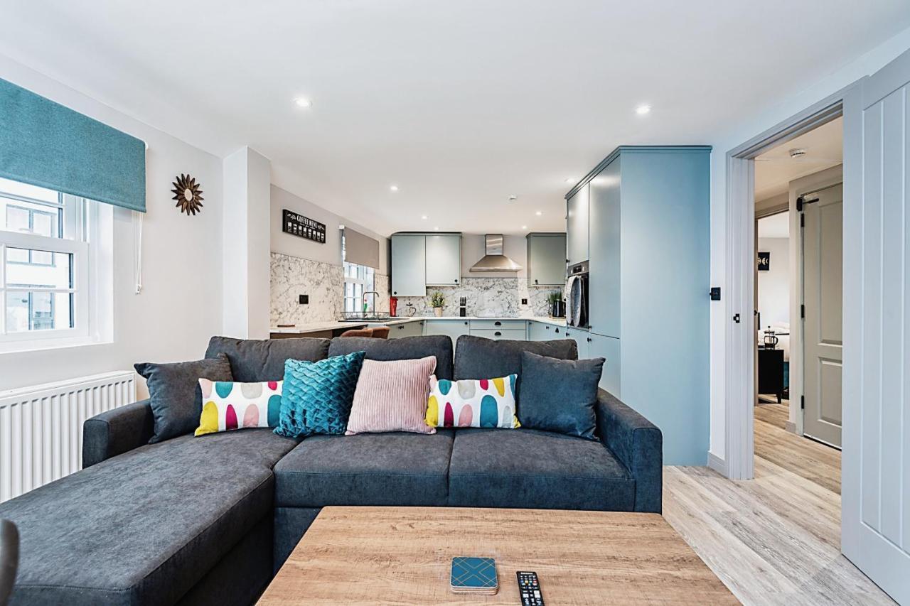 The Burton Penthouse By Fortuna Property Cheltenham Bagian luar foto