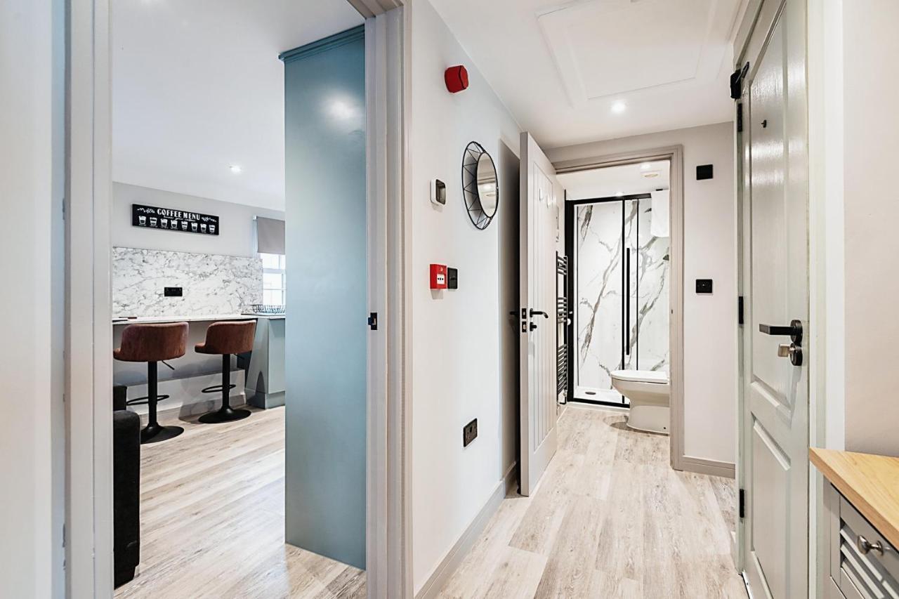 The Burton Penthouse By Fortuna Property Cheltenham Bagian luar foto