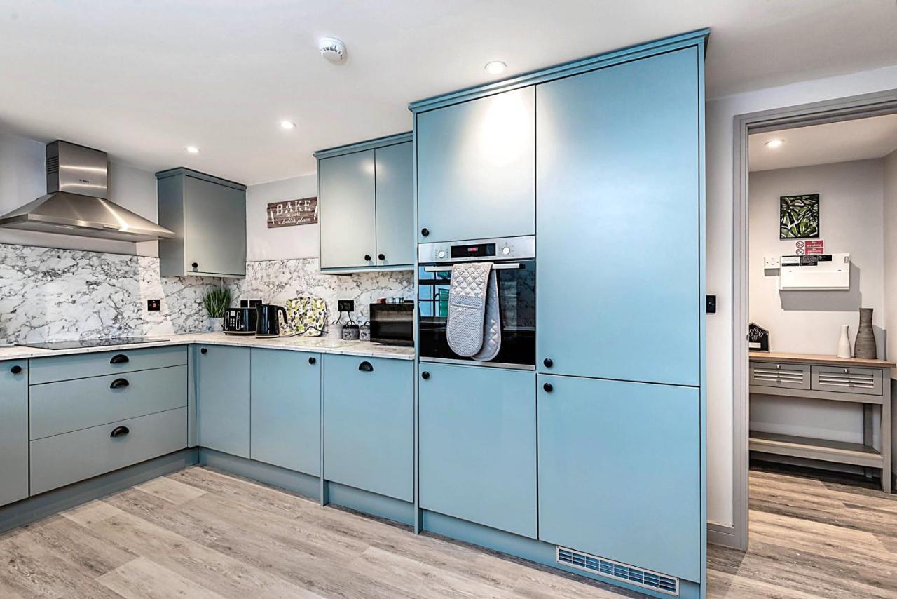 The Burton Penthouse By Fortuna Property Cheltenham Bagian luar foto