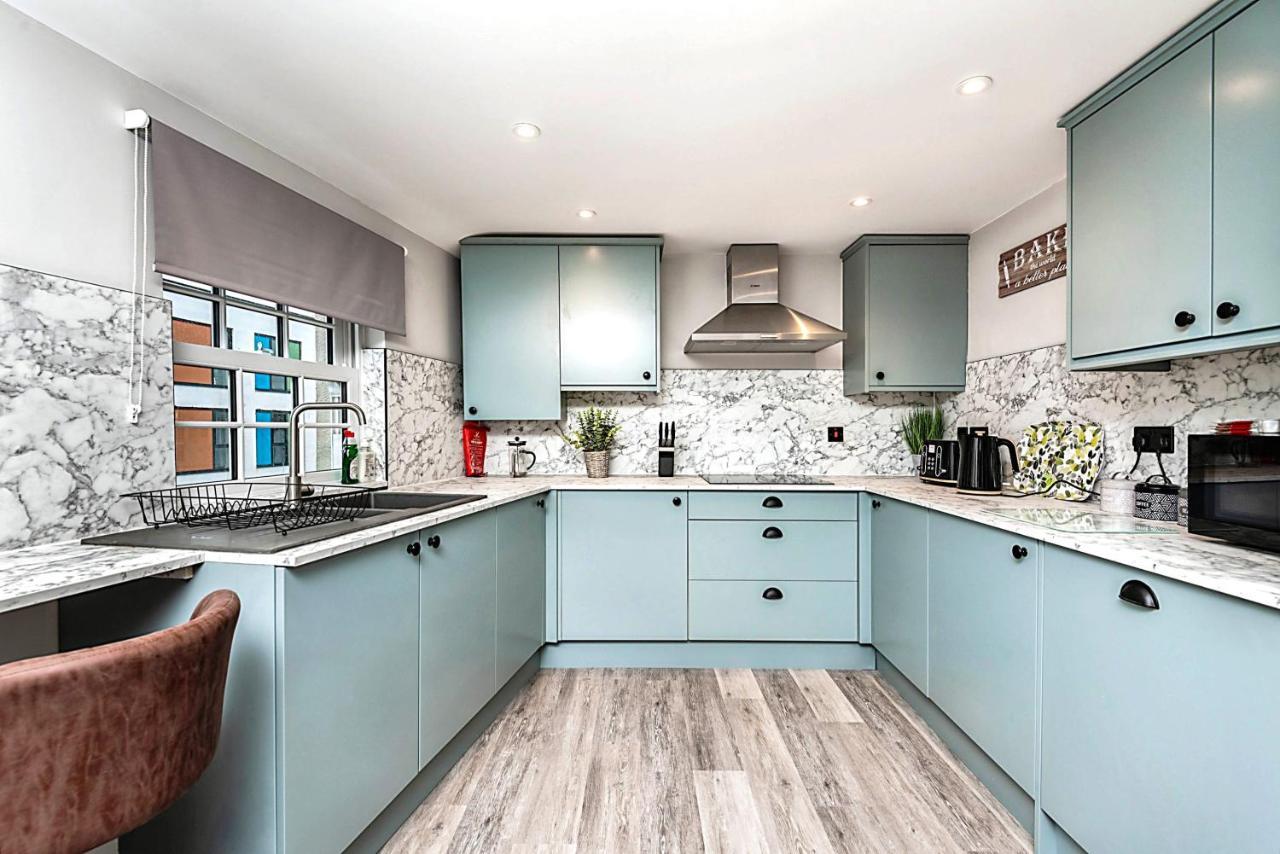 The Burton Penthouse By Fortuna Property Cheltenham Bagian luar foto