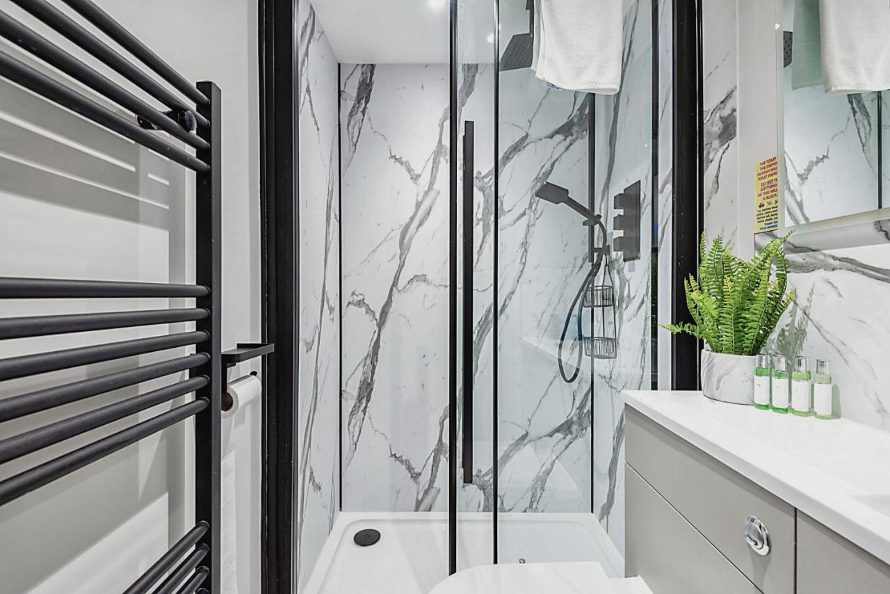 The Burton Penthouse By Fortuna Property Cheltenham Bagian luar foto
