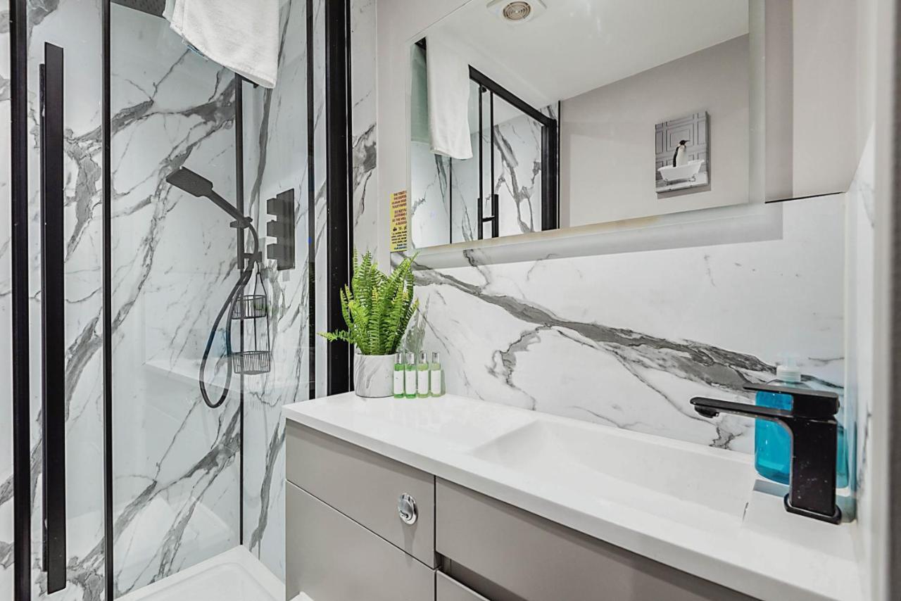 The Burton Penthouse By Fortuna Property Cheltenham Bagian luar foto