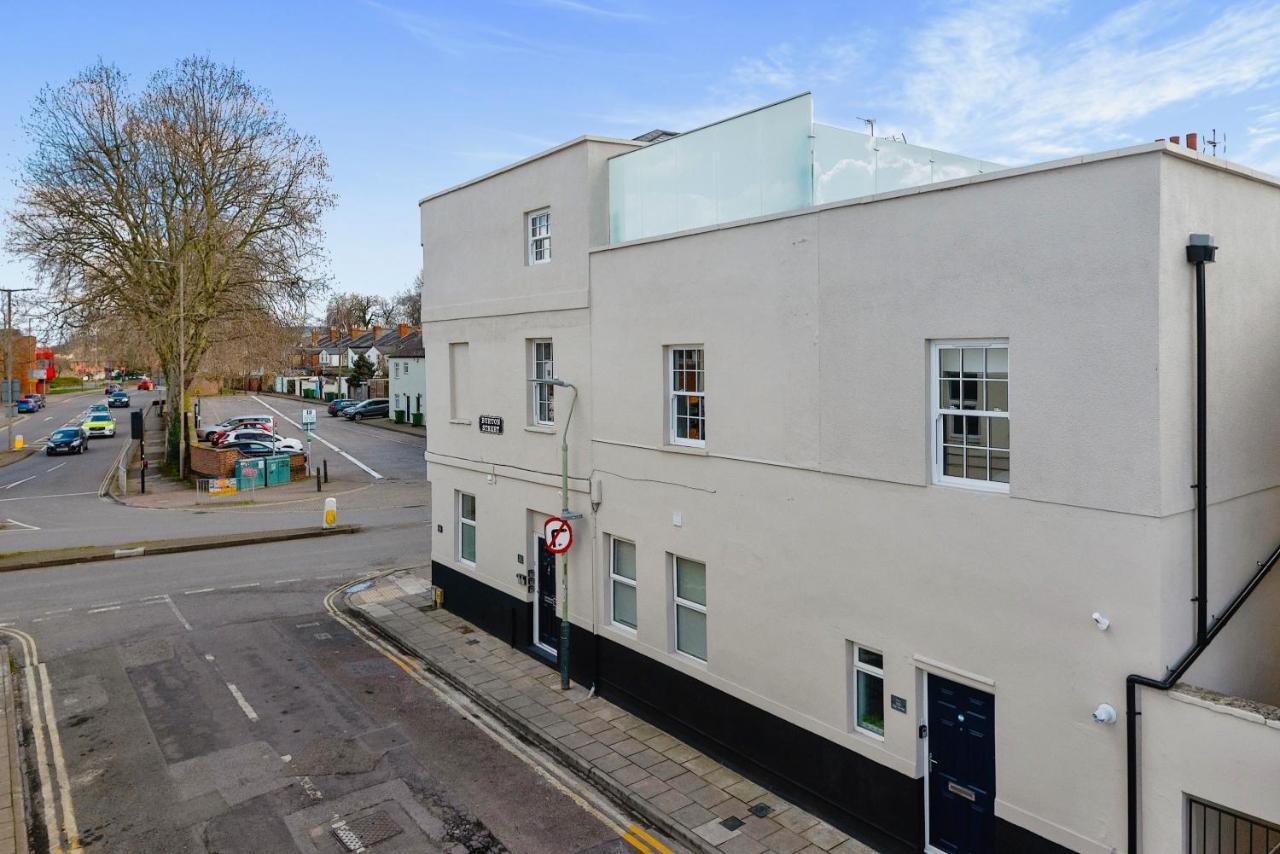 The Burton Penthouse By Fortuna Property Cheltenham Bagian luar foto