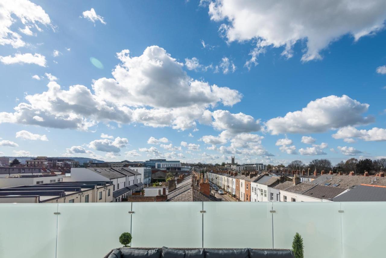 The Burton Penthouse By Fortuna Property Cheltenham Bagian luar foto