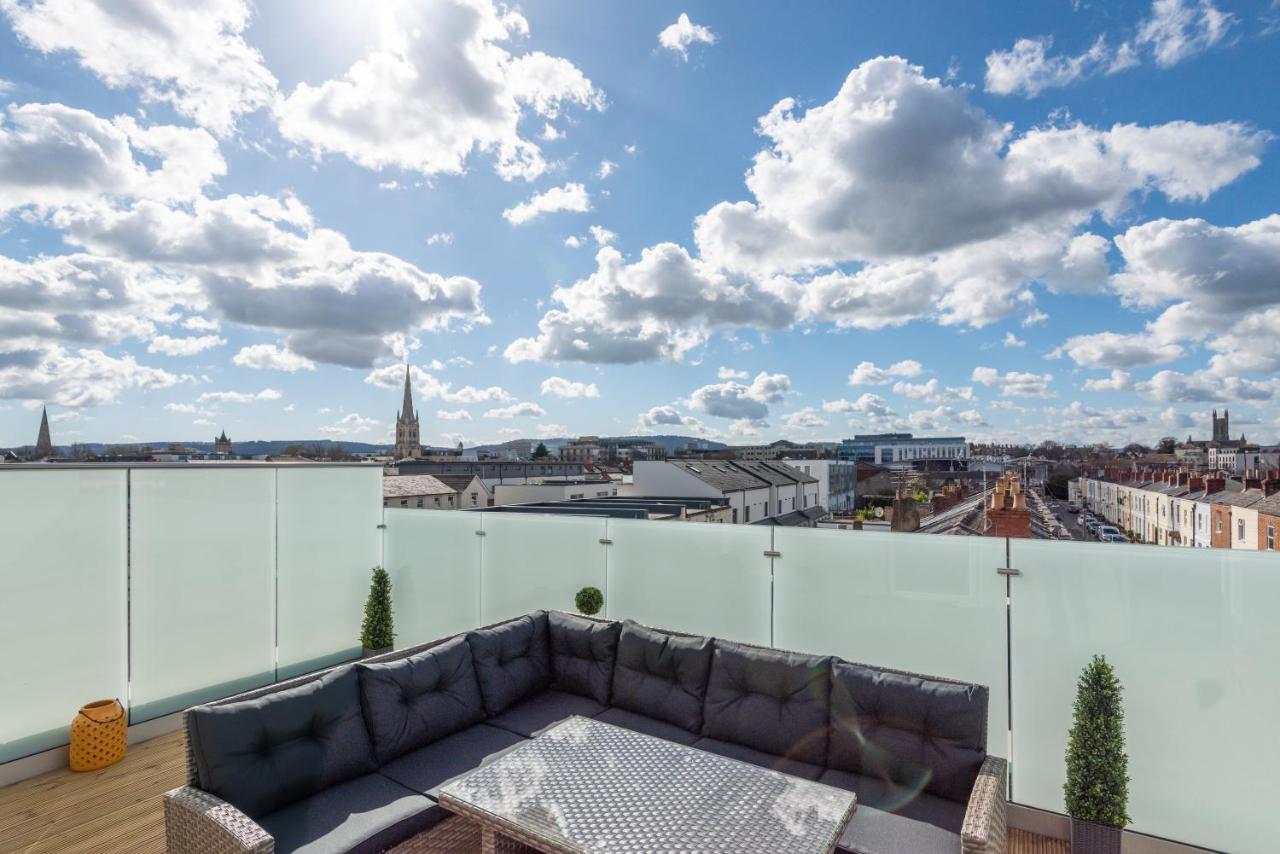 The Burton Penthouse By Fortuna Property Cheltenham Bagian luar foto